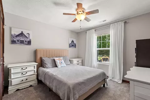 Bedroom - 190 Cedar Brooke Estates Dr, Forsyth, MO 65653 photo 4 of 5