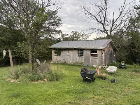 36 Trader Ln, Elkland, MO 65644