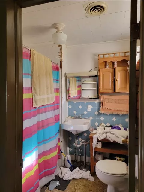 Bath - 1401 E Broadway St, Monett, MO 65708 photo 1 of 1