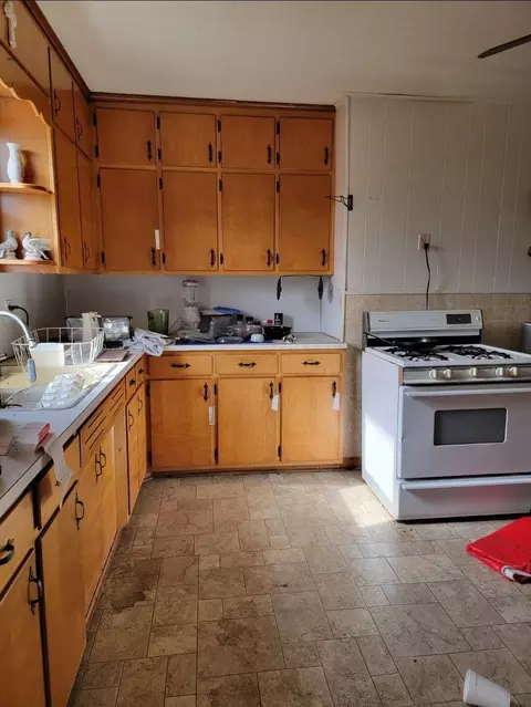 Kitchen - 1401 E Broadway St, Monett, MO 65708 photo 1 of 3