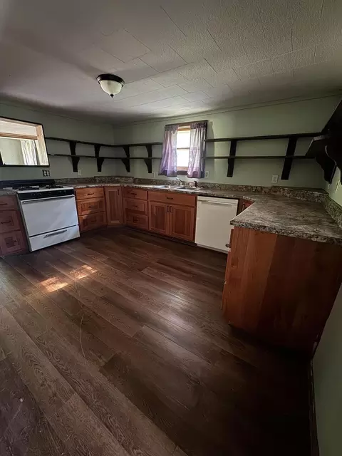 Kitchen - 54 Tiny Pine Ln, Galena, MO 65656 photo 2 of 3