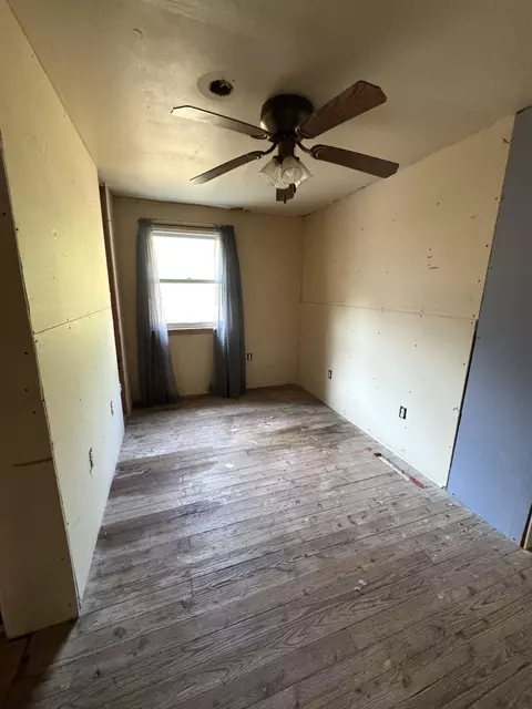 Bedroom - 54 Tiny Pine Ln, Galena, MO 65656 photo 3 of 3