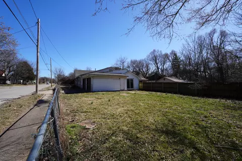 Exterior - 801 S Newton Ave, Springfield, MO 65806 photo 6 of 6