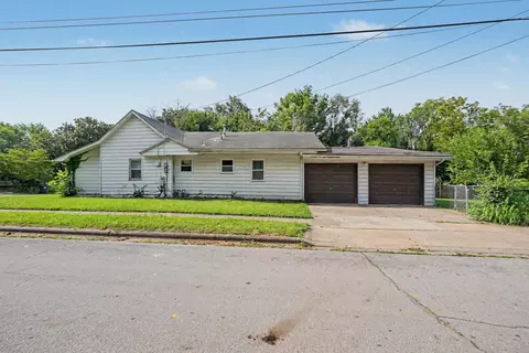 Exterior - 801 S Newton Ave, Springfield, MO 65806 photo 4 of 6