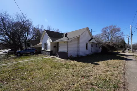 Exterior - 801 S Newton Ave, Springfield, MO 65806 photo 3 of 6