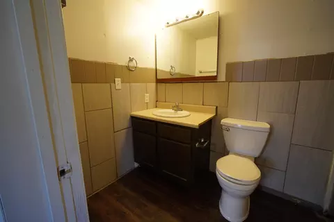 Bath - 801 S Newton Ave, Springfield, MO 65806 photo 1 of 6