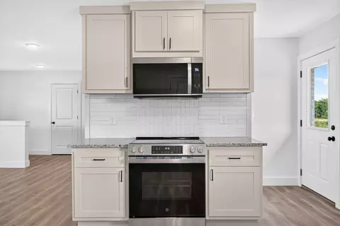 Kitchen - 3760 E Shelby Rd, Springfield, MO 65803 photo 2 of 2