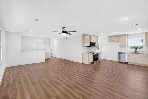 Living - 3760 E Shelby Rd, Springfield, MO 65803 photo 3 of 4