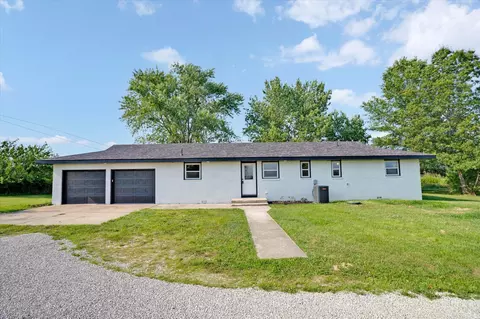 Exterior - 3760 E Shelby Rd, Springfield, MO 65803 photo 2 of 4