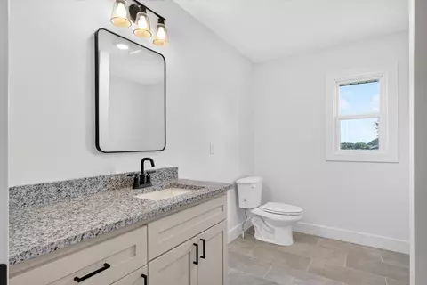 Bath - 3760 E Shelby Rd, Springfield, MO 65803 photo 1 of 4