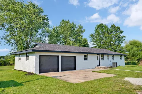 Exterior - 3760 E Shelby Rd, Springfield, MO 65803 photo 1 of 4