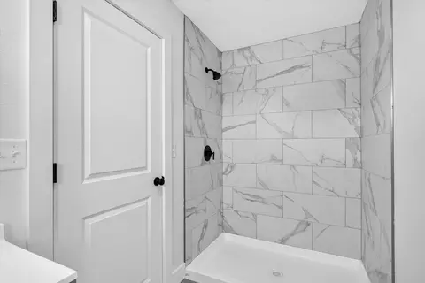 Bath - 3760 E Shelby Rd, Springfield, MO 65803 photo 4 of 4