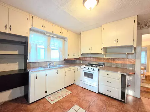 Kitchen - 1106 S Florence Ave, Springfield, MO 65807 photo 2 of 4