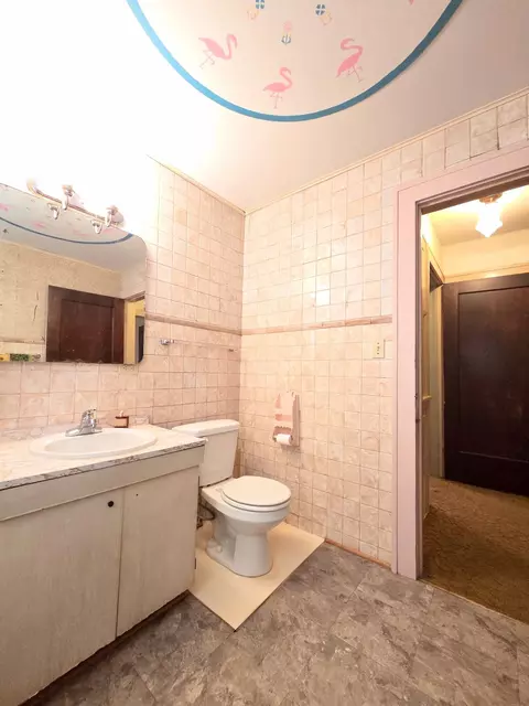 Bath - 1106 S Florence Ave, Springfield, MO 65807 photo 2 of 5