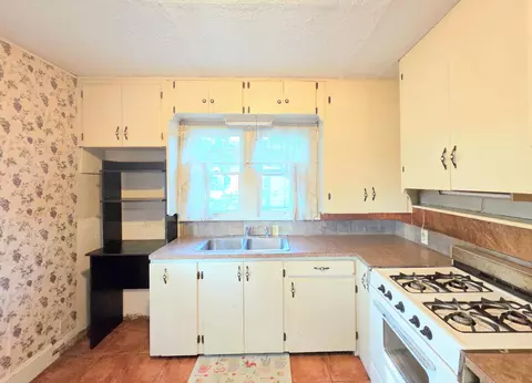 Kitchen - 1106 S Florence Ave, Springfield, MO 65807 photo 3 of 4