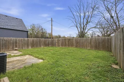 Exterior - 910 S Nettleton Ave, Springfield, MO 65806 photo 3 of 5