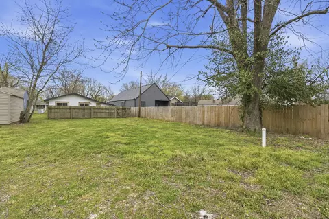 Exterior - 910 S Nettleton Ave, Springfield, MO 65806 photo 5 of 5