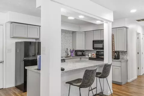 Kitchen - 910 S Nettleton Ave, Springfield, MO 65806 photo 2 of 3