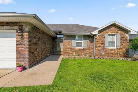 Exterior - 3333 S Lakeside Ave, Springfield, MO 65804 photo 2 of 9