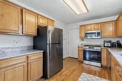 Kitchen - 3333 S Lakeside Ave, Springfield, MO 65804 photo 3 of 3