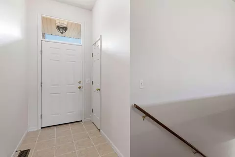 Entry Way - 3333 S Lakeside Ave, Springfield, MO 65804 photo 1 of 2