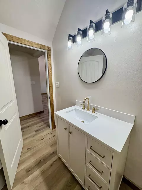 Bath - 306 E 17th St, Lockwood, MO 65682 photo 4 of 9