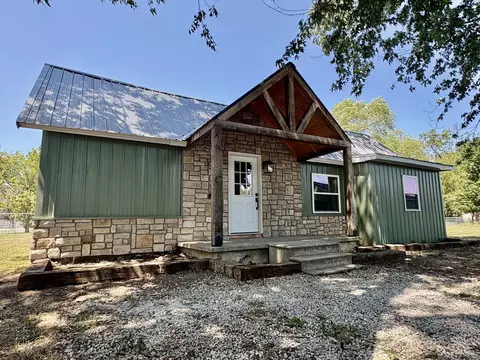 Exterior - 306 E 17th St, Lockwood, MO 65682 photo 5 of 9