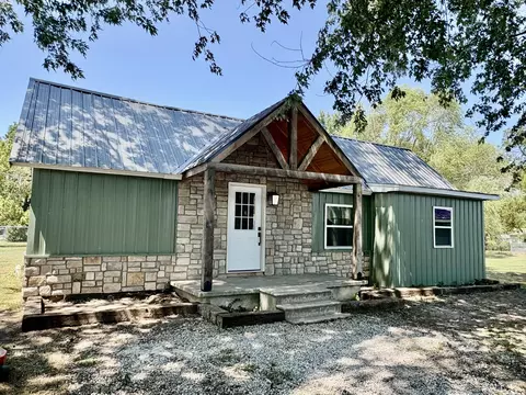 Exterior - 306 E 17th St, Lockwood, MO 65682 photo 3 of 9