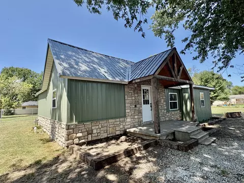 Exterior - 306 E 17th St, Lockwood, MO 65682 photo 2 of 9