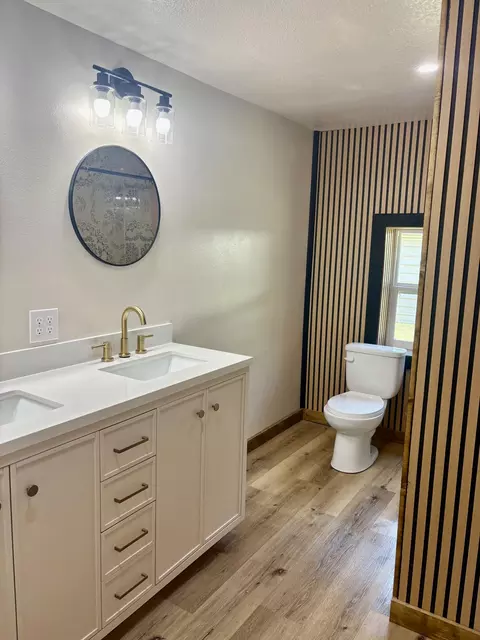Bath - 306 E 17th St, Lockwood, MO 65682 photo 5 of 9