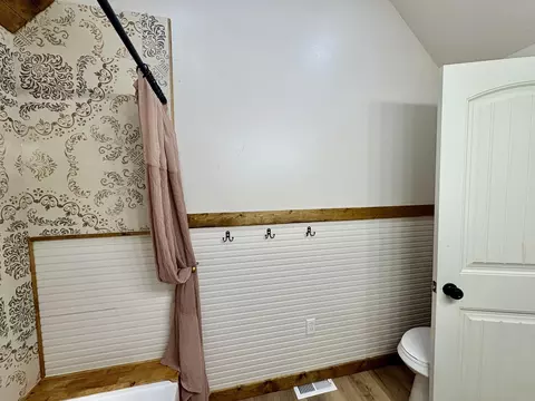 Bath - 306 E 17th St, Lockwood, MO 65682 photo 3 of 9