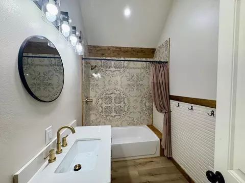 Bath - 306 E 17th St, Lockwood, MO 65682 photo 1 of 9