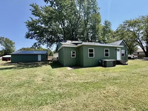 Exterior - 306 E 17th St, Lockwood, MO 65682 photo 7 of 9