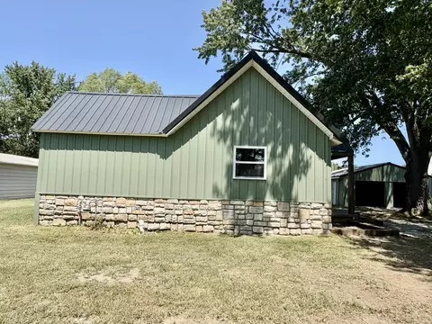Exterior - 306 E 17th St, Lockwood, MO 65682 photo 8 of 9
