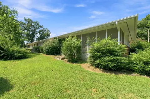 Exterior - 903 Cliff Dr, Branson, MO 65616 photo 4 of 7