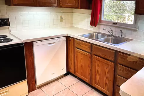 Kitchen - 903 Cliff Dr, Branson, MO 65616 photo 6 of 6