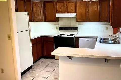Kitchen - 903 Cliff Dr, Branson, MO 65616 photo 5 of 6