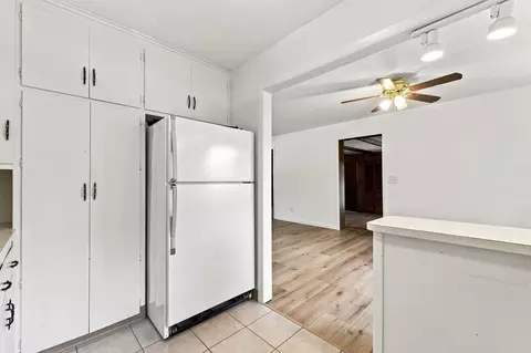 Kitchen - 903 Cliff Dr, Branson, MO 65616 photo 4 of 6