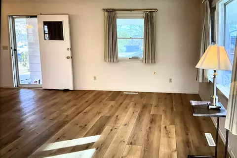 Living - 903 Cliff Dr, Branson, MO 65616 photo 10 of 10