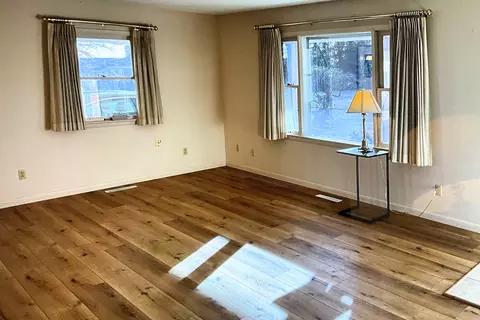 Living - 903 Cliff Dr, Branson, MO 65616 photo 9 of 10