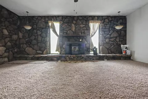 Living - 1114 Vermule Rd, Billings, MO 65610 photo 2 of 4