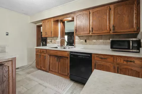 Kitchen - 1114 Vermule Rd, Billings, MO 65610 photo 2 of 6