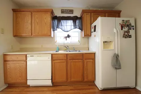 Kitchen - 210 Eagle Dr, Forsyth, MO 65653 photo 2 of 5