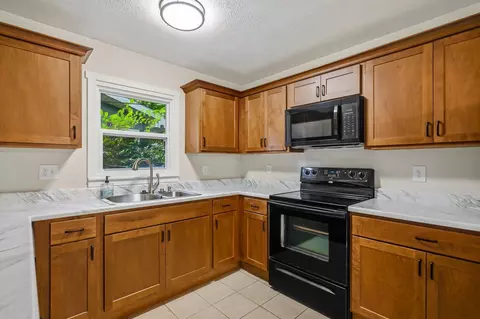 Kitchen - 2308 S Delaware Ave, Springfield, MO 65804 photo 2 of 3
