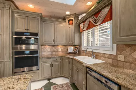 Kitchen - 3810 E Turtle Hatch Rd, Springfield, MO 65809 photo 3 of 8