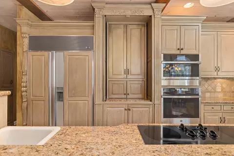 Kitchen - 3810 E Turtle Hatch Rd, Springfield, MO 65809 photo 5 of 8