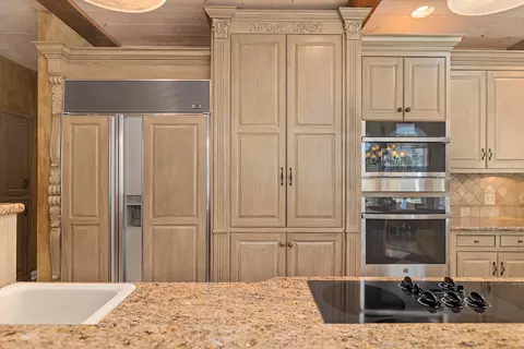 Kitchen - 3810 E Turtle Hatch Rd, Springfield, MO 65809 photo 4 of 8