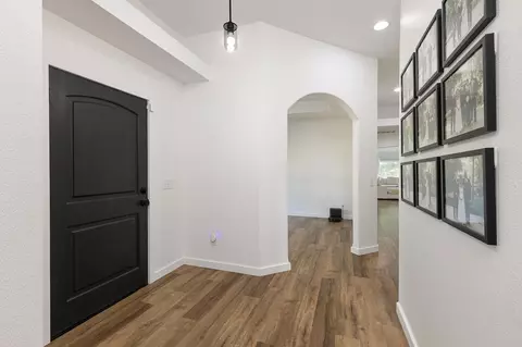 Entry Way - 2098 N Preakness Dr, Nixa, MO 65714 photo 2 of 7