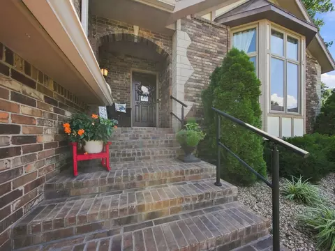 Exterior - 862 W Kingsway Dr, Springfield, MO 65810 photo 7 of 31