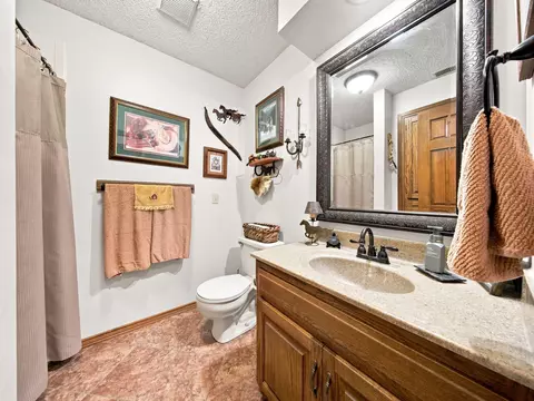 Bath - 862 W Kingsway Dr, Springfield, MO 65810 photo 8 of 8